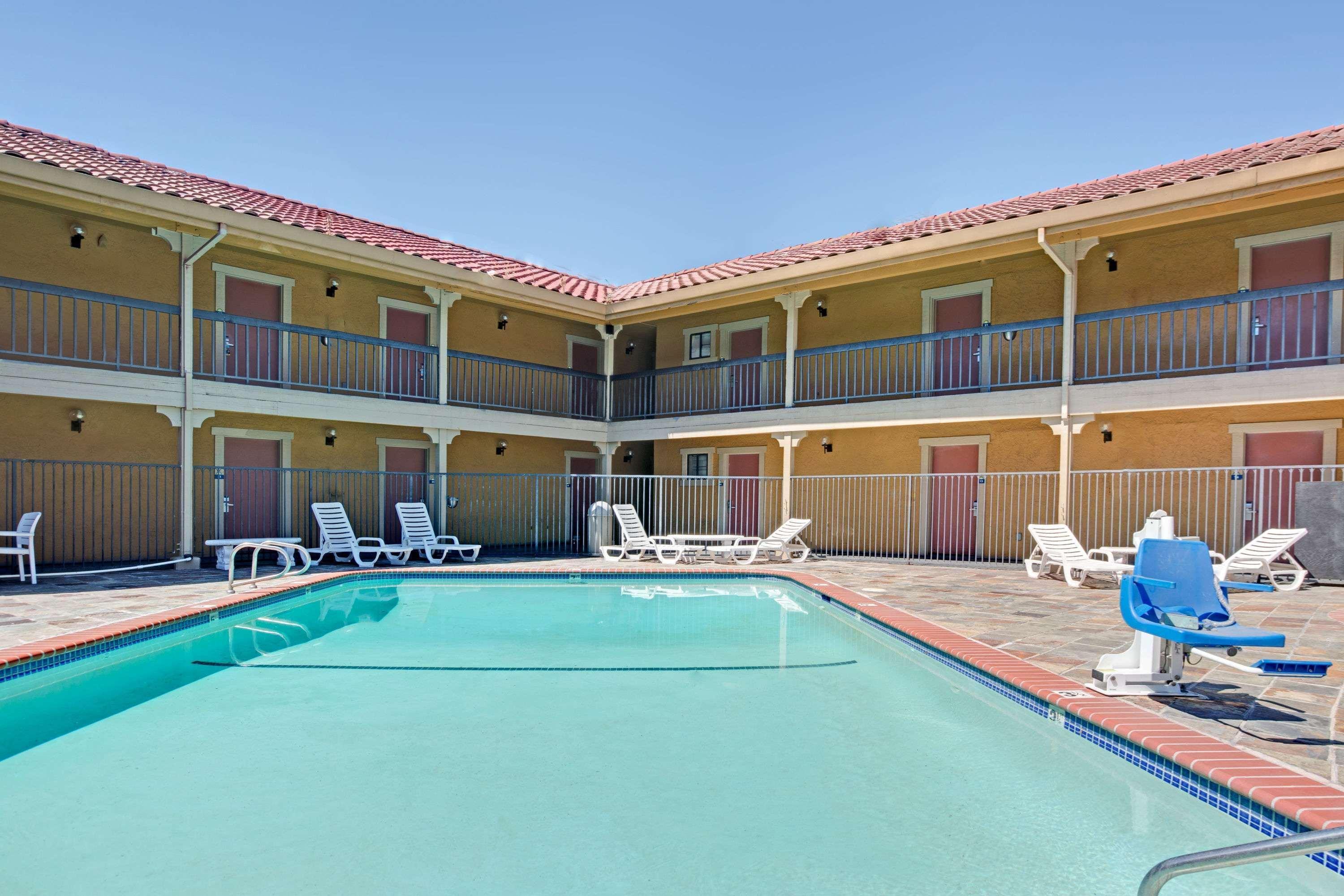 Hotel Days By Wyndham Convention Center *