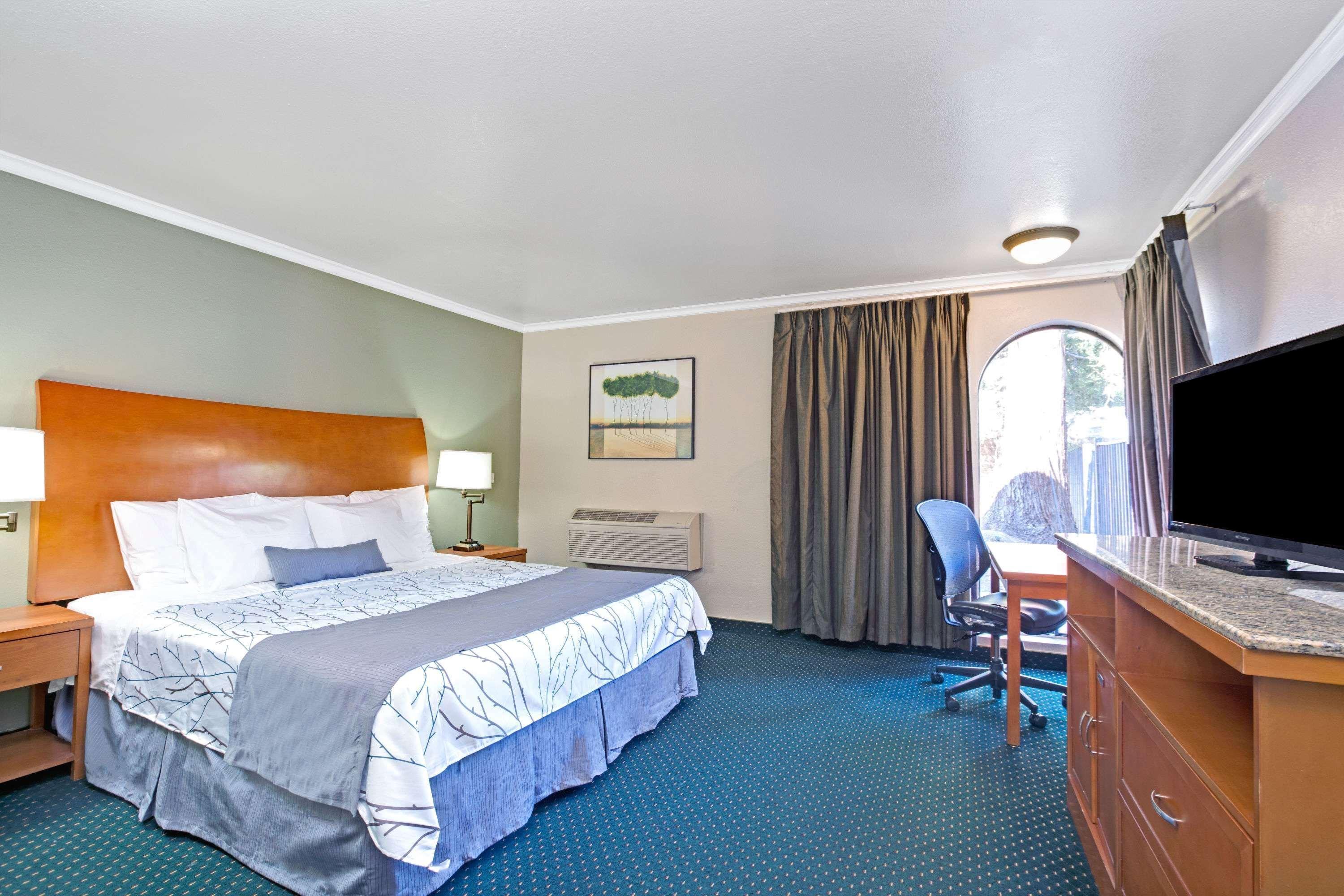 Days By Wyndham Convention Center Hotel