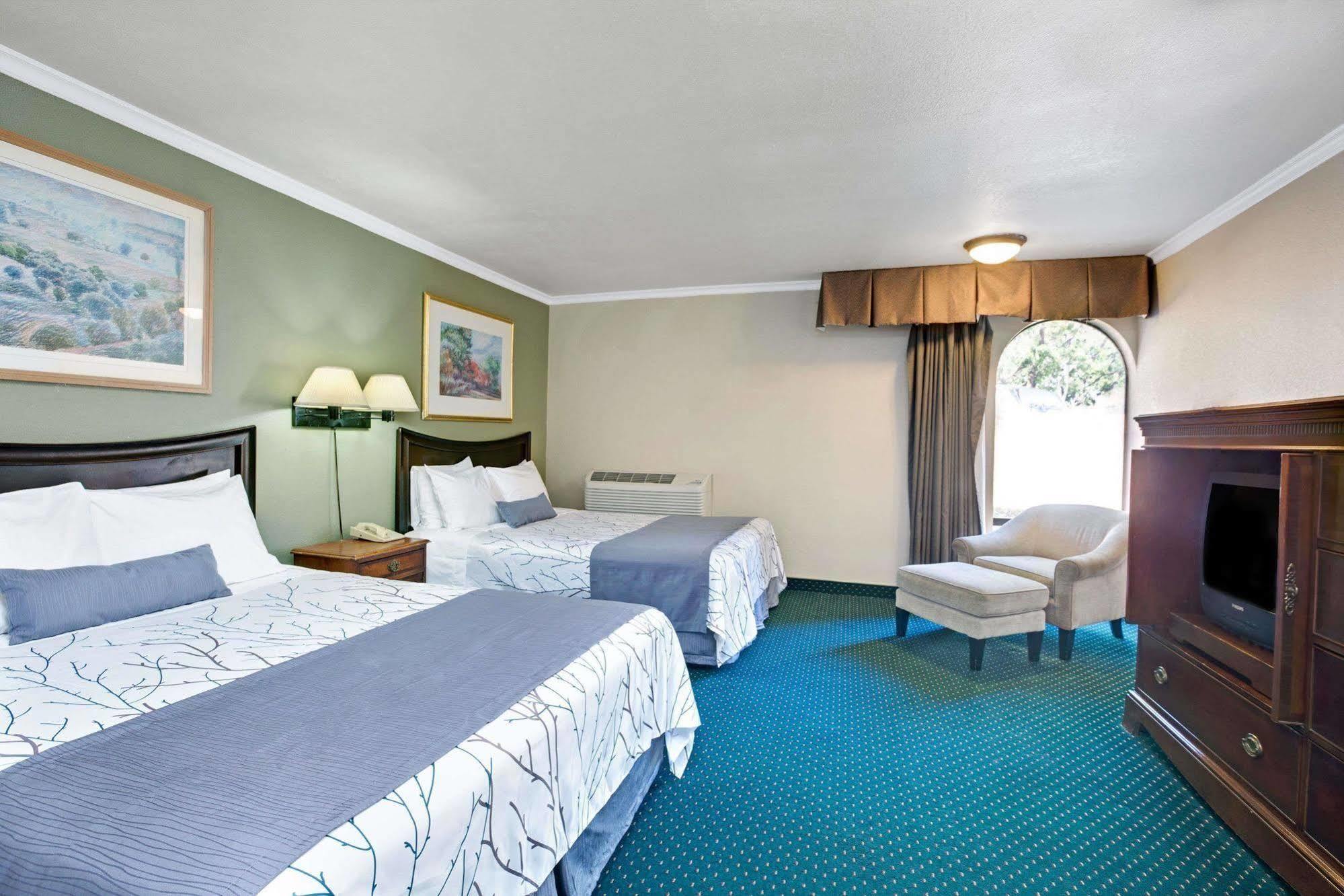 Hotel Days By Wyndham Convention Center *